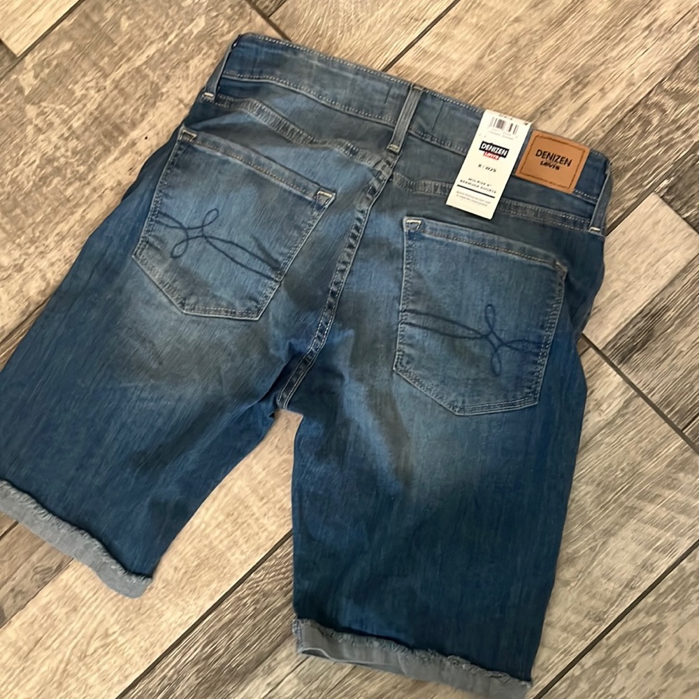 Brand new w tags! Size 8 W29 mid rise 9” Bermuda shirts! Levi’s